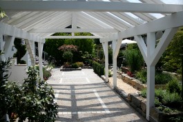 Gilbert Gartengestaltung - Innenhof mit Carport