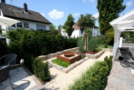 Gilbert Gartengestaltung - Innenhof mit Carport