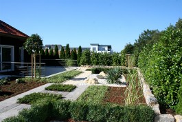 Gilbert Gartengestaltung - Garten rund ums Haus